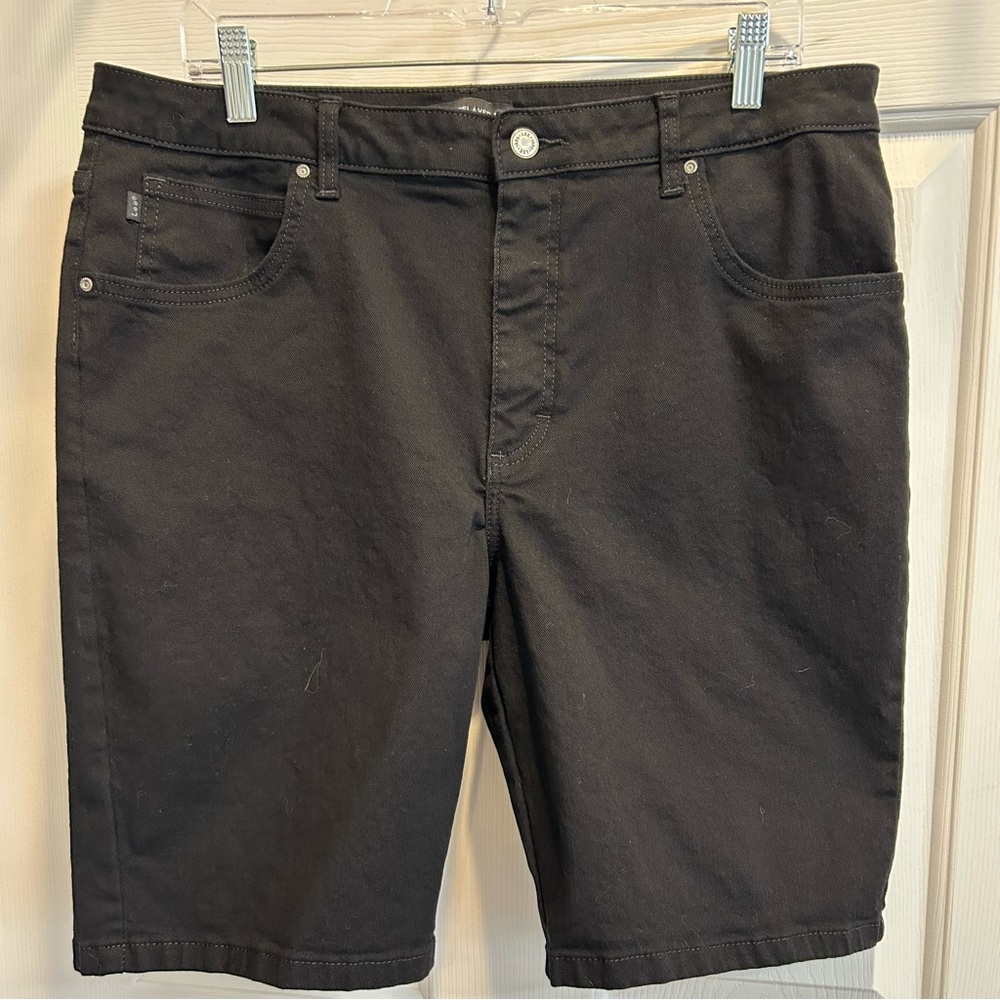 Lee Relaxed Fit Mid-rise Black Denim 9” inseam shorts ladies’ size 16 Medium EUC